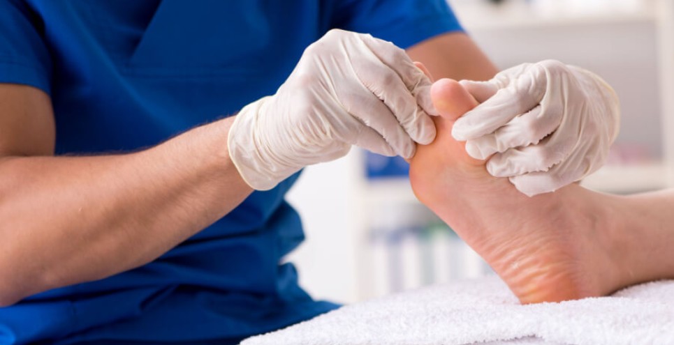 Reumatismi ai piedi: sintomi e cura